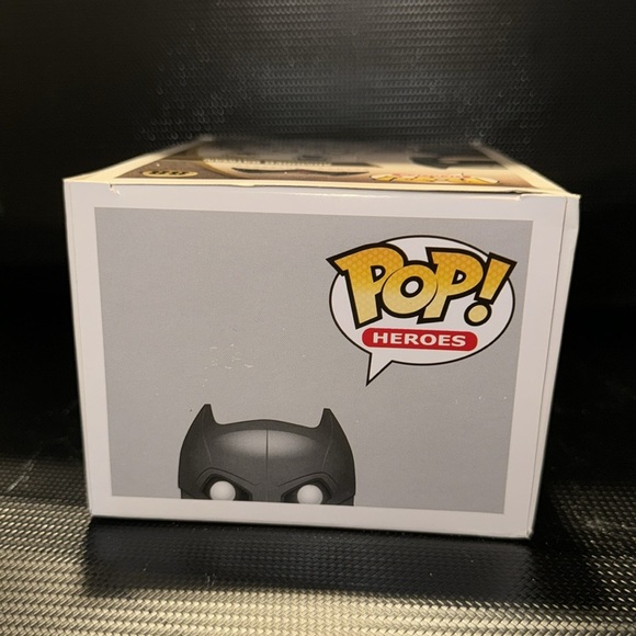 Funko Pop Batman Vs Superman - Armored Batman - Picture 5 of 5